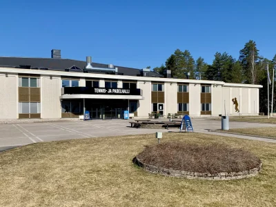 Julkisivu - Vierumäki Tennis- ja Padelhalli